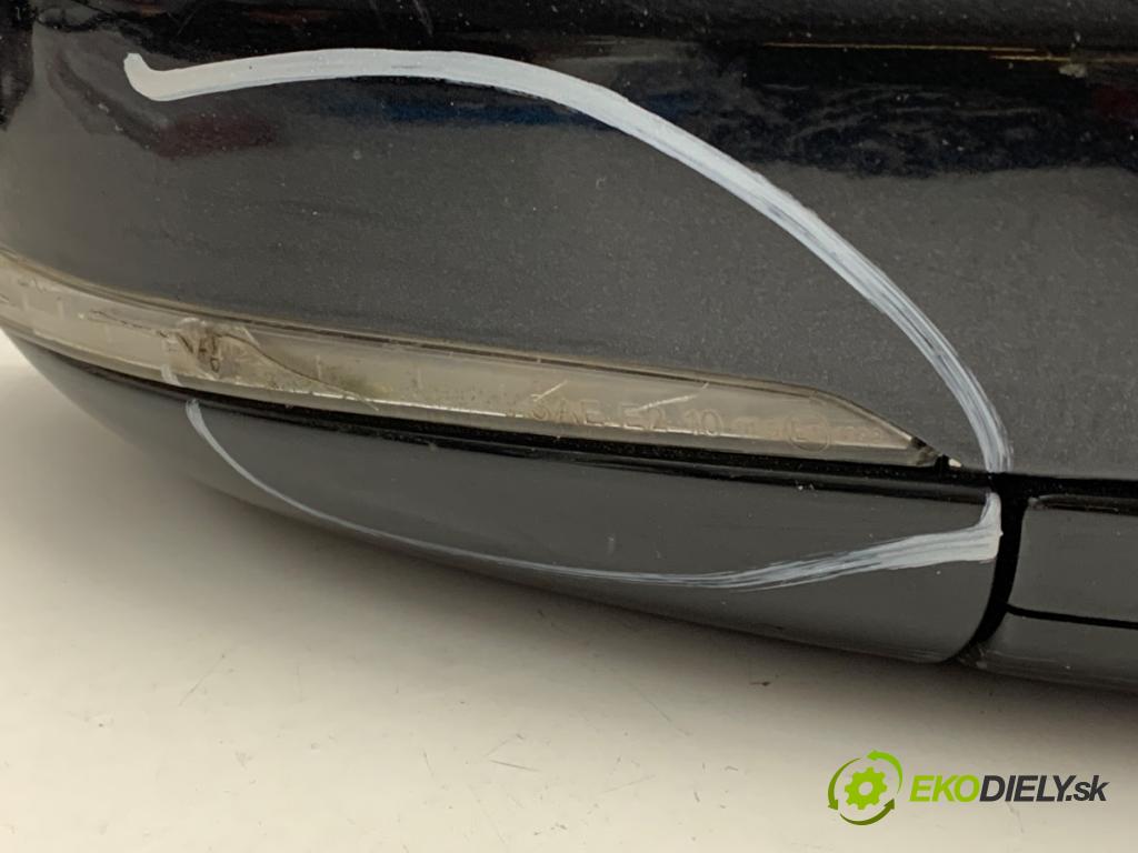 VOLVO V40 liftback 2012 84 kW D2 1560 zpětné zrcátko pravý 452