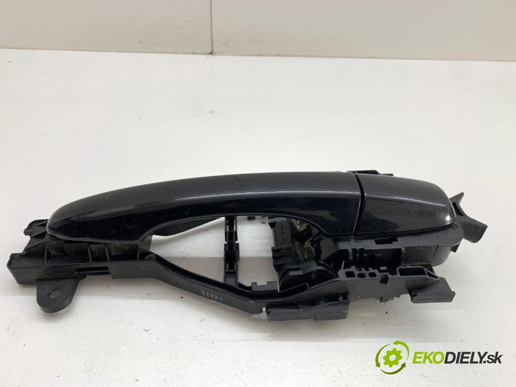 VOLVO V40 liftback 2012 84 kW D2 1560 Kľučka vonkajšia pravy predný 