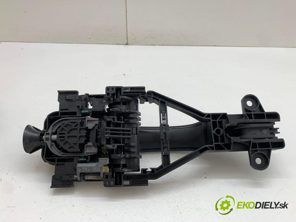 VOLVO V40 liftback 2012 84 kW D2 1560 Kľučka vonkajšia pravy predný