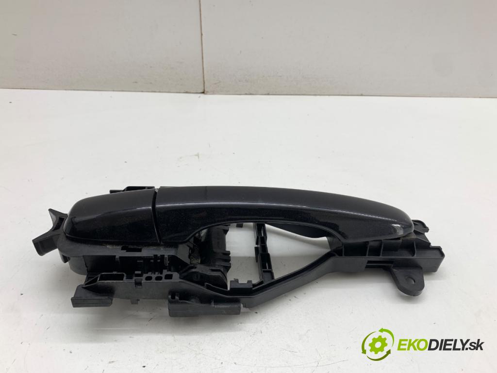 VOLVO V40 liftback 2012 84 kW D2 1560 Kľučka vonkajšia pravy zad 