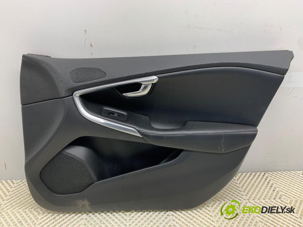 VOLVO V40 liftback 2012 84 kW D2 1560 ča dveře pravý přední část 1319933
