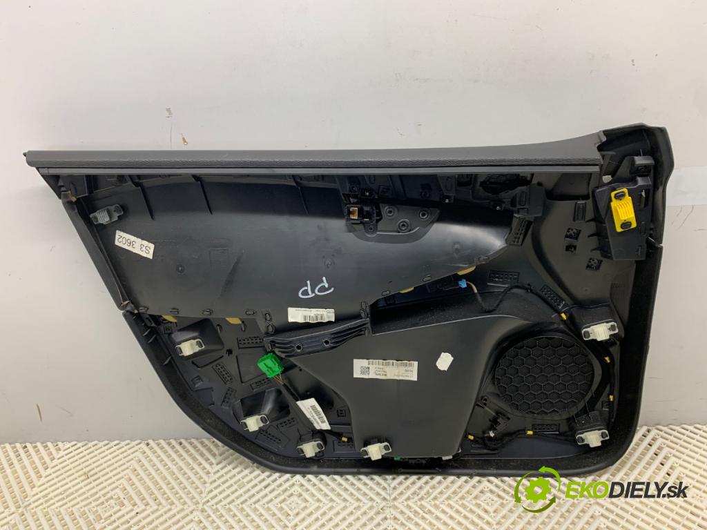 VOLVO V40 liftback 2012 84 kW D2 1560 ča dveře pravý přední část 1319933