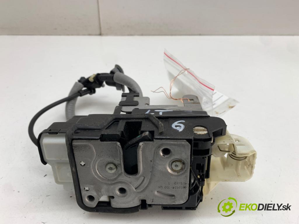 VOLVO V40 liftback 2012 84 kW D2 1560 zámok dveře levý zadní část 