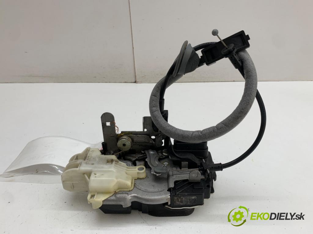 VOLVO V40 liftback 2012 84 kW D2 1560 zámok dveře levý zadní část