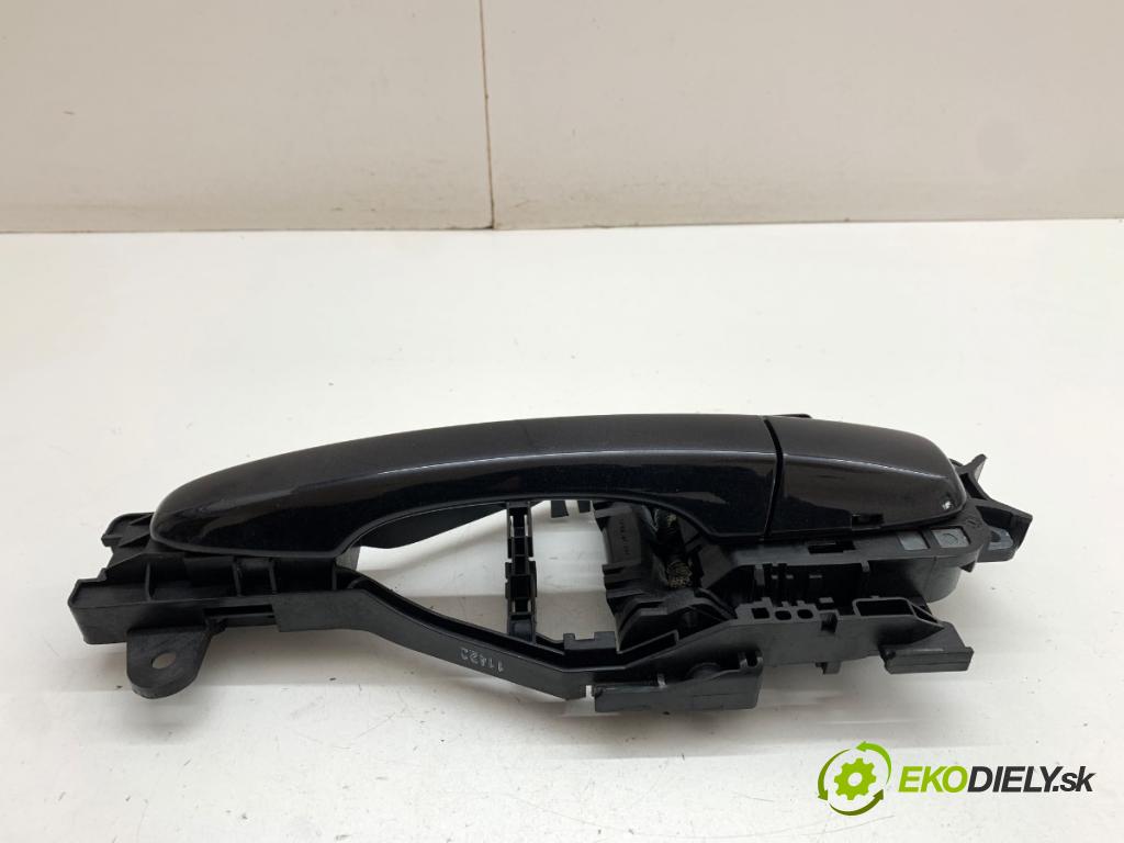 VOLVO V40 liftback 2012 84 kW D2 1560 zámok Dvere ľavy predný 31276164