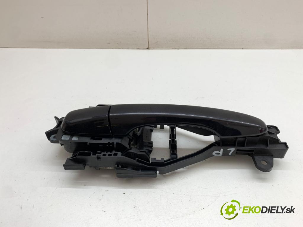 VOLVO V40 liftback 2012 84 kW D2 1560 zámok Dvere ľavy predný 31276164