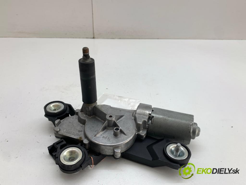 VOLVO V40 liftback 2012 84 kW D2 1560 motor stěračů zadní část 31294492
