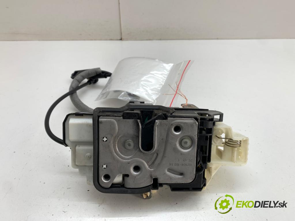 VOLVO V40 liftback 2012 84 kW D2 1560 klika vnejší levý přední část 31301421