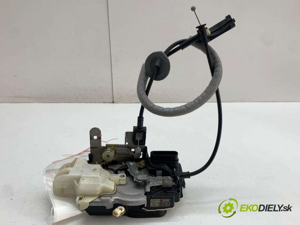 VOLVO V40 liftback 2012 84 kW D2 1560 klika vnejší levý přední část 31301421