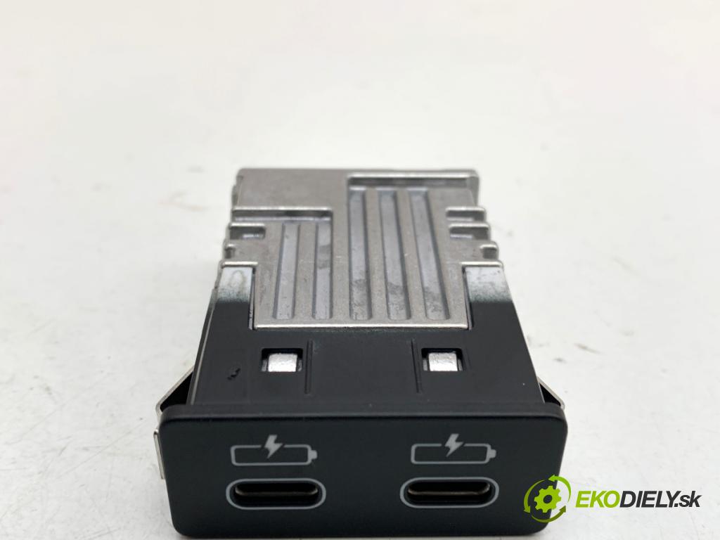 BMW G01 SUV 2020 135 kW xDrive 30 e Plug-in-Hybrid 1998 HNÍZDO: USB 8711938