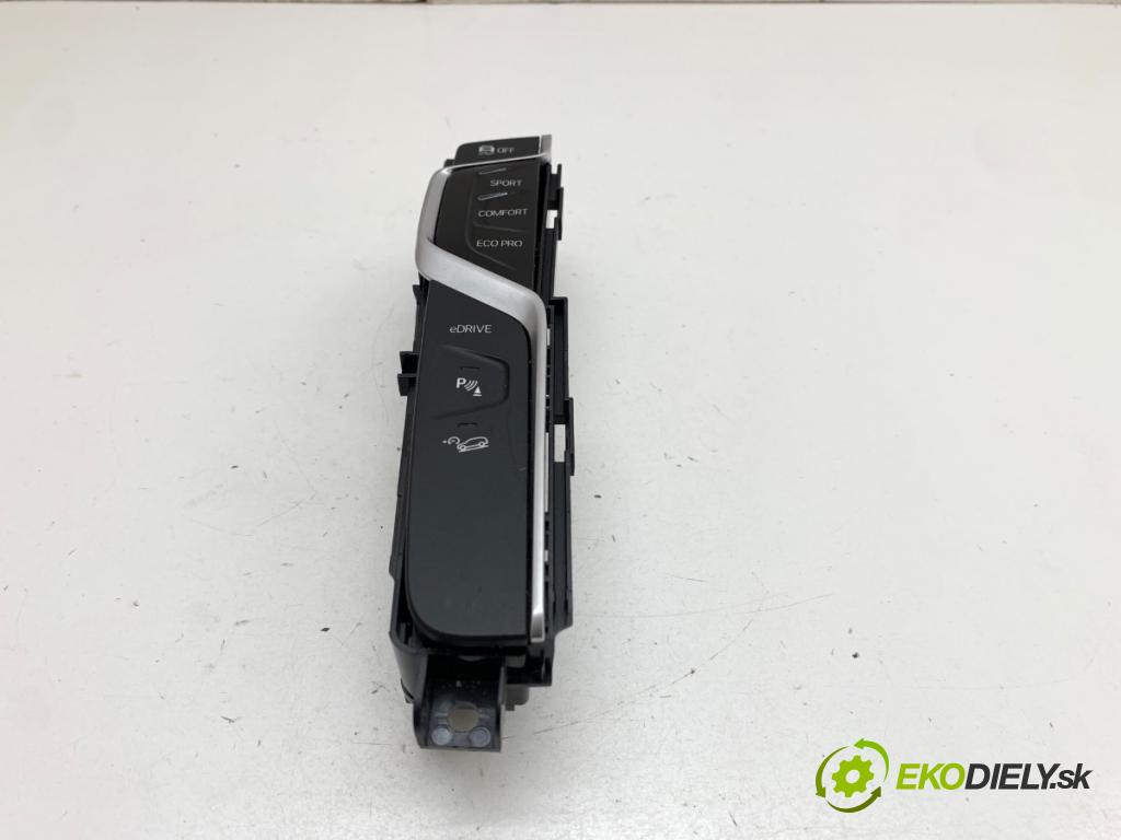 BMW G01 SUV 2020 135 kW xDrive 30 e Plug-in-Hybrid 1998 Panel prístrojovky STREDNÁ: 6993943