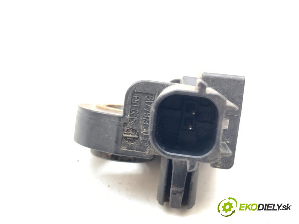 VOLVO V40 liftback 2012 84 kW D2 1560 Snímač nárazu 31360984 (Snímač nárazu)