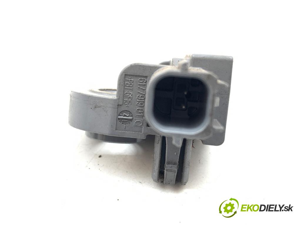 VOLVO V40 liftback 2012 84 kW D2 1560 Snímač nárazu 31360983 (Snímač nárazu)