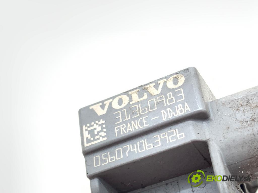 VOLVO V40 liftback 2012 84 kW D2 1560 Snímač nárazu 31360983 (Snímač nárazu)