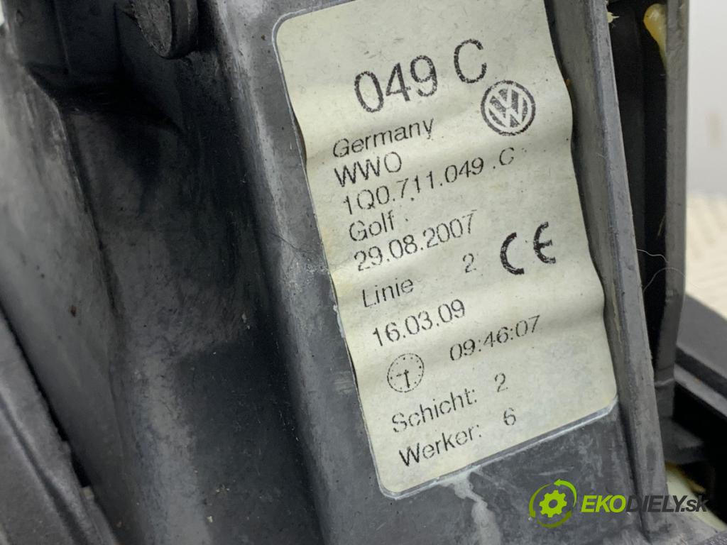 VW GOLF VI liftback 2009 90 kW 1.4 TSI 1390 kulisa 1Q0711049C (Řadicí páka (kulisa) )