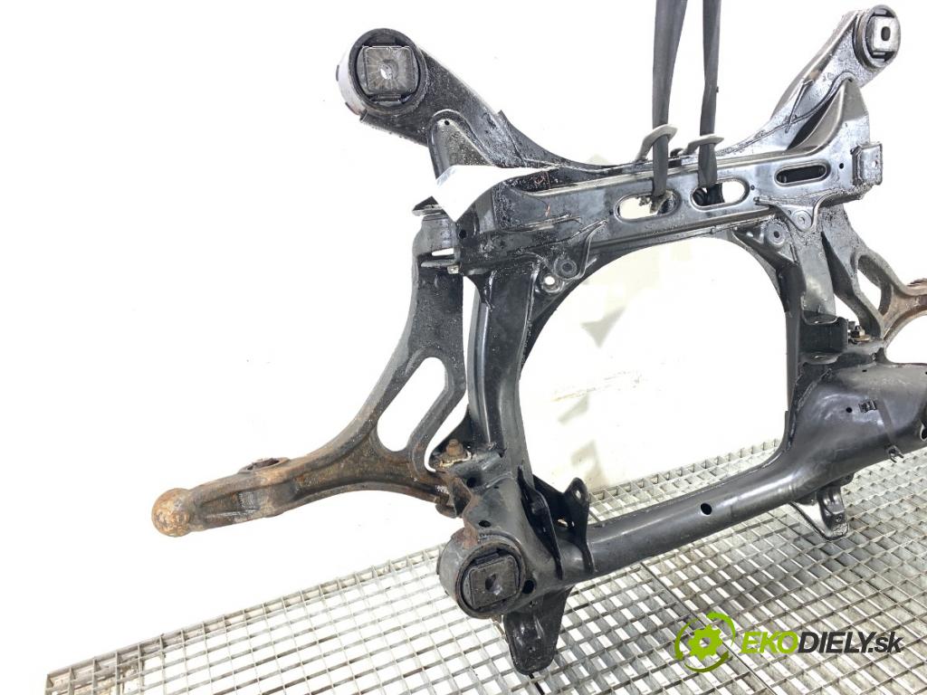 VW TOUAREG SUV 2004 230 kW 5.0 V10 TDI 4921 výztuha pod motor 7L0407748A (Přední výztuha)