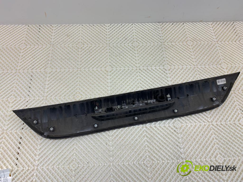 VOLVO V40 liftback 2012 84 kW D2 1560 zadní část - čelo dveří zadní část 31378763