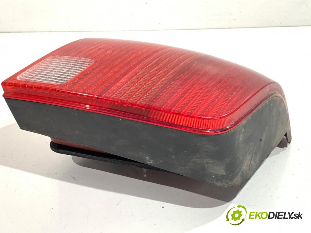 VW PASSAT B5 Kombi 1998 81 kW 1.9 TDI 1896 světlo levý zadní část 3B9945095F