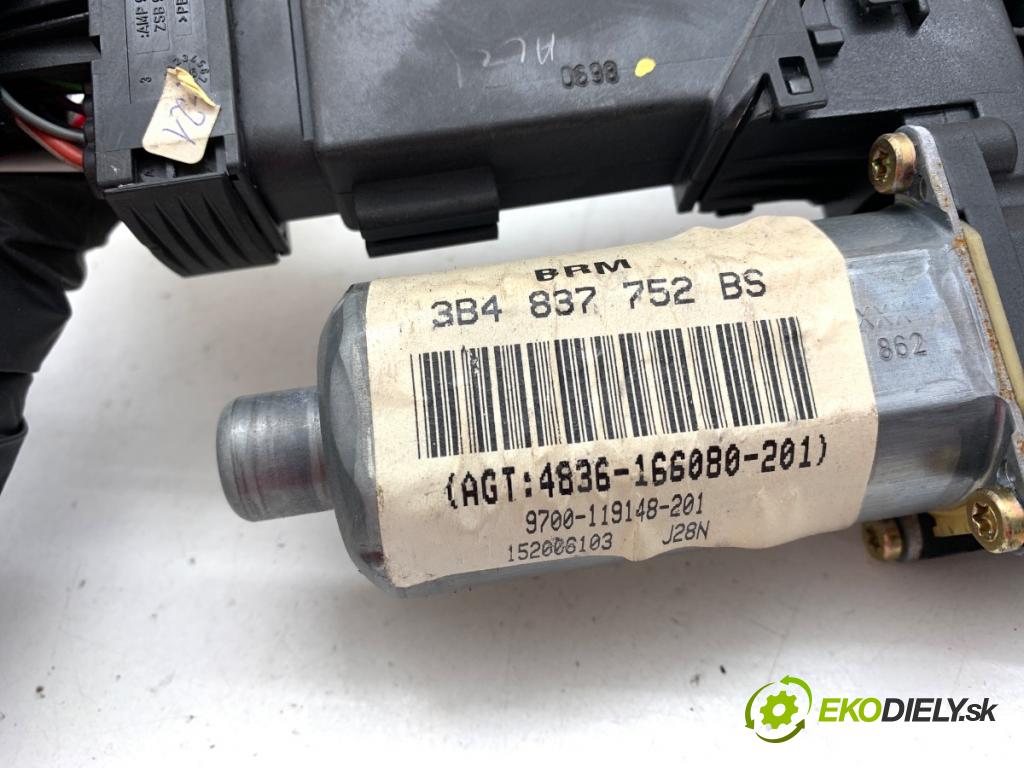 VW PASSAT B5 Kombi 1998 81 kW 1.9 TDI 1896 motor sťahovaní okna pravý přední část 3B4837752BS