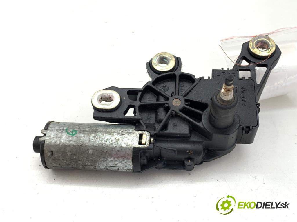 VW PASSAT B5 Kombi 1998 81 kW 1.9 TDI 1896 motor stěračů zadní část 8L0955711