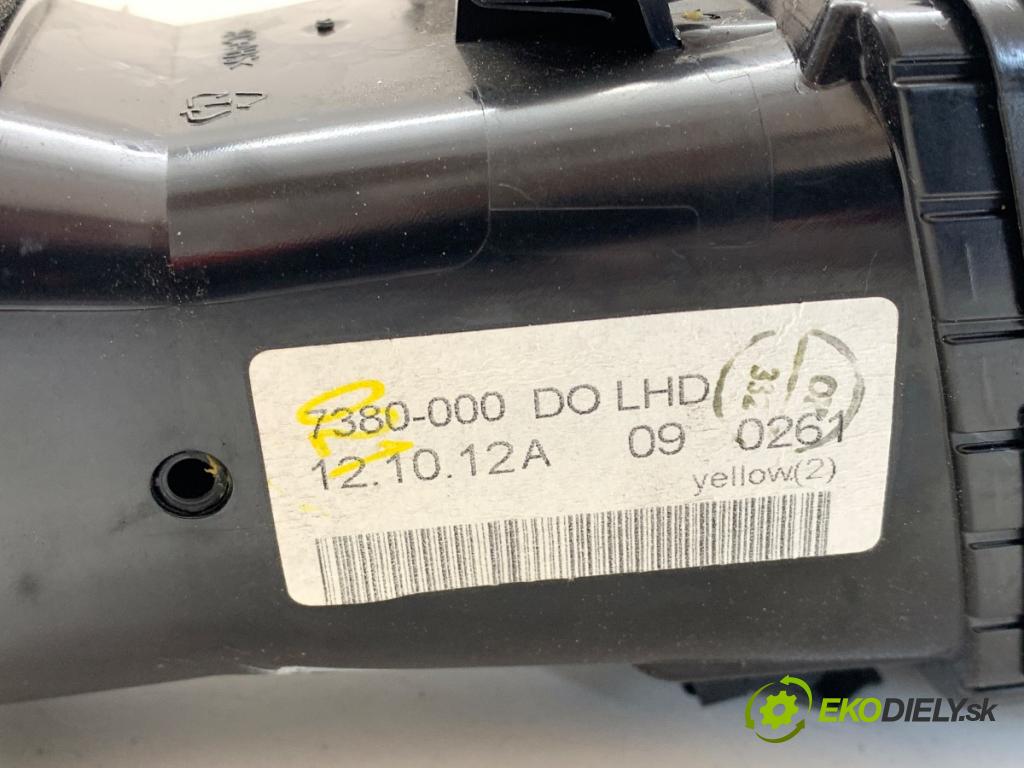 VOLVO V40 liftback 2012 84 kW D2 1560 mří topení levý přední část 30791697