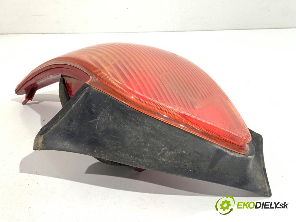 PEUGEOT 206 liftback 2003 50 kW 1.4 HDi eco 70 1398 světlo pravý zadní část