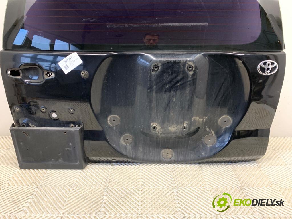TOYOTA LAND CRUISER J12 samochód terenowy zamknięty 2005 120 kW 3.0 D-4D (KDJ120, KDJ125) 2982 kapota zadní část