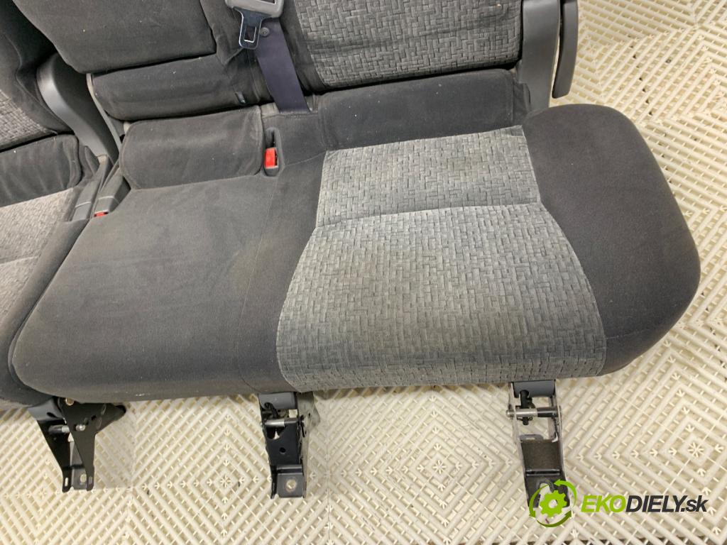 TOYOTA LAND CRUISER J12 samochód terenowy zamknięty 2005 120 kW 3.0 D-4D (KDJ120, KDJ125) 2982 sedadlo druhý VLÁDA: