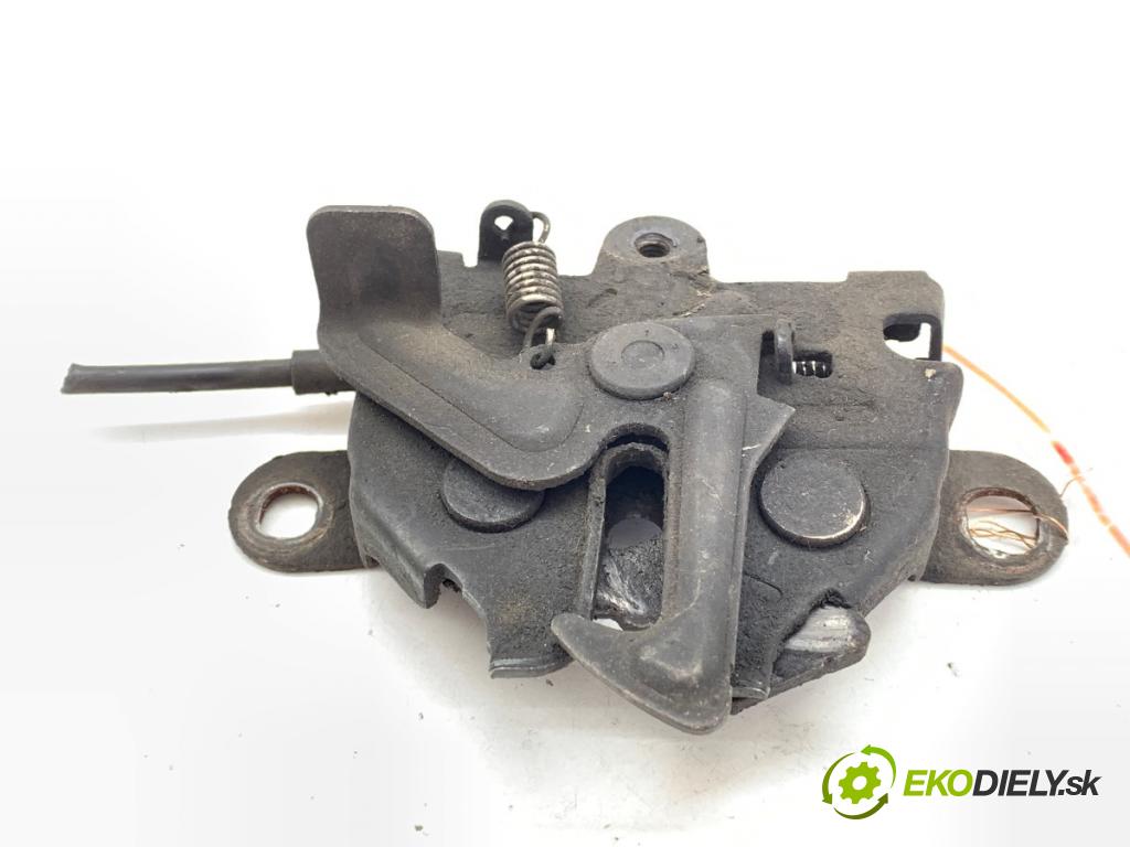TOYOTA YARIS I liftback 2004 48 kW 1.0 (SCP10_) 998 zámok kapoty přední část 