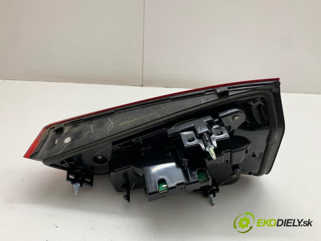 BMW G01 SUV 2020 135 kW xDrive 30 e Plug-in-Hybrid 1998 světlo levý zadní část vnitřní 2TZ012694