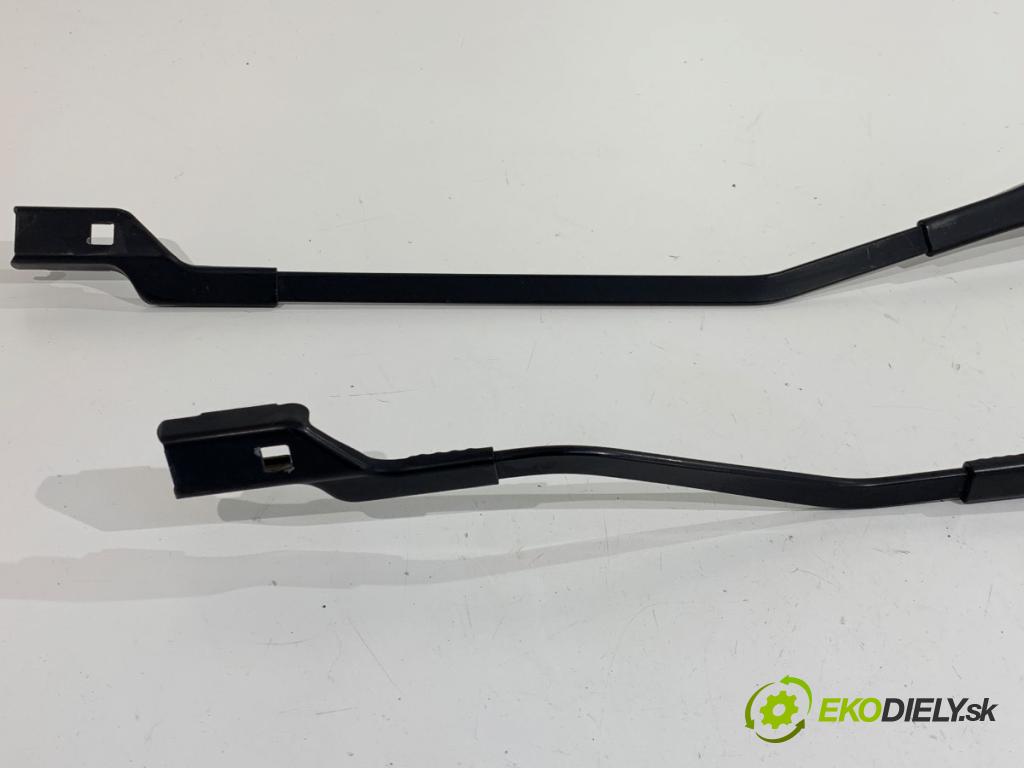 VOLVO V40 liftback 2012 84 kW D2 1560 Rameno stierače predný 30753526