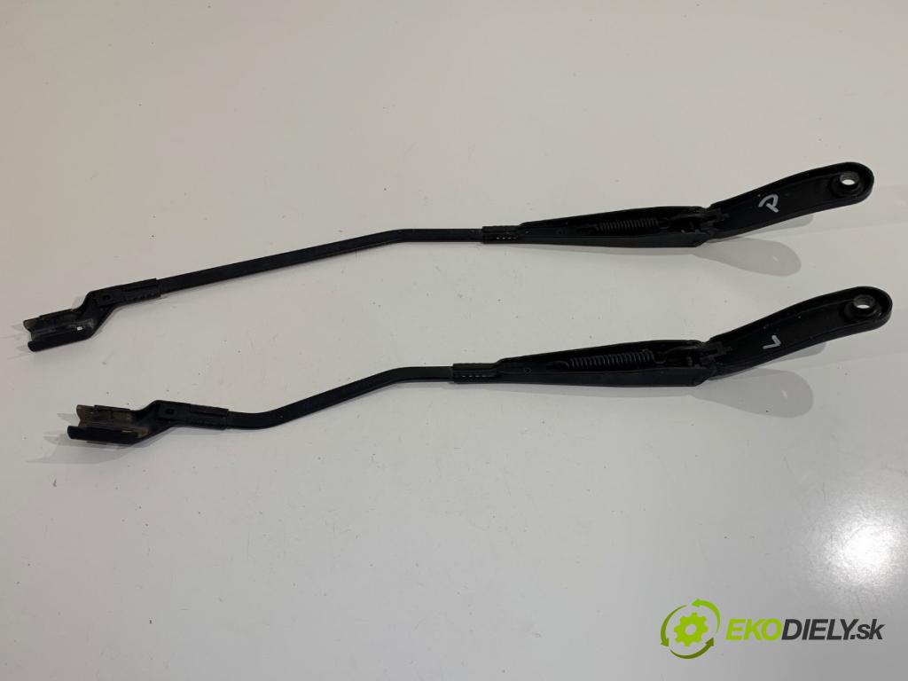 VOLVO V40 liftback 2012 84 kW D2 1560 Rameno stierače predný 30753526