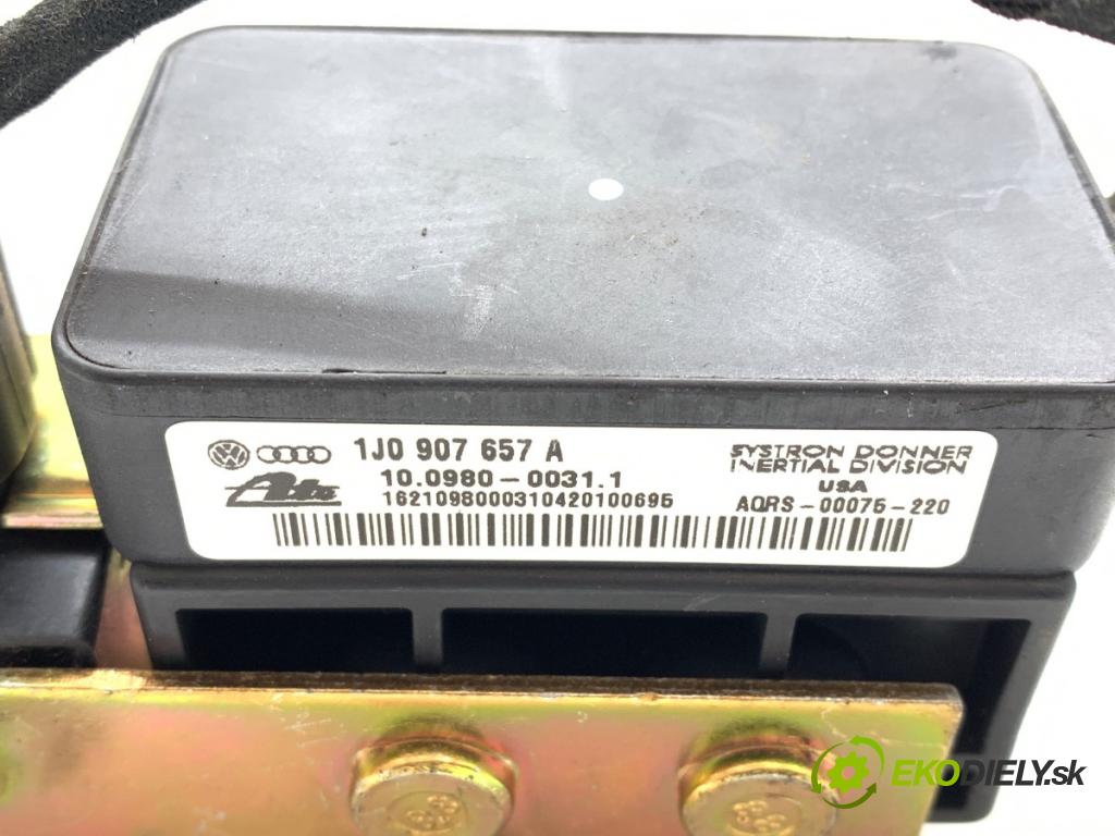 VW BORA I sedan 1999 77 kW 1.6 16V 1598 snímač ESP 1J0907657A