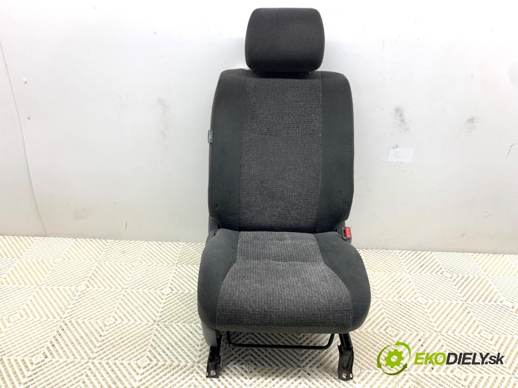 TOYOTA LAND CRUISER J12 samochód terenowy zamknięty 2005 120 kW 3.0 D-4D (KDJ120, KDJ125) 2982 Sedadlo pravy predný 