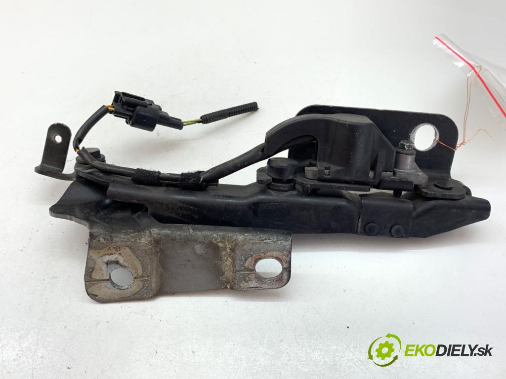 VOLVO V40 liftback 2012 84 kW D2 1560 Záves kapoty ľavy predný 