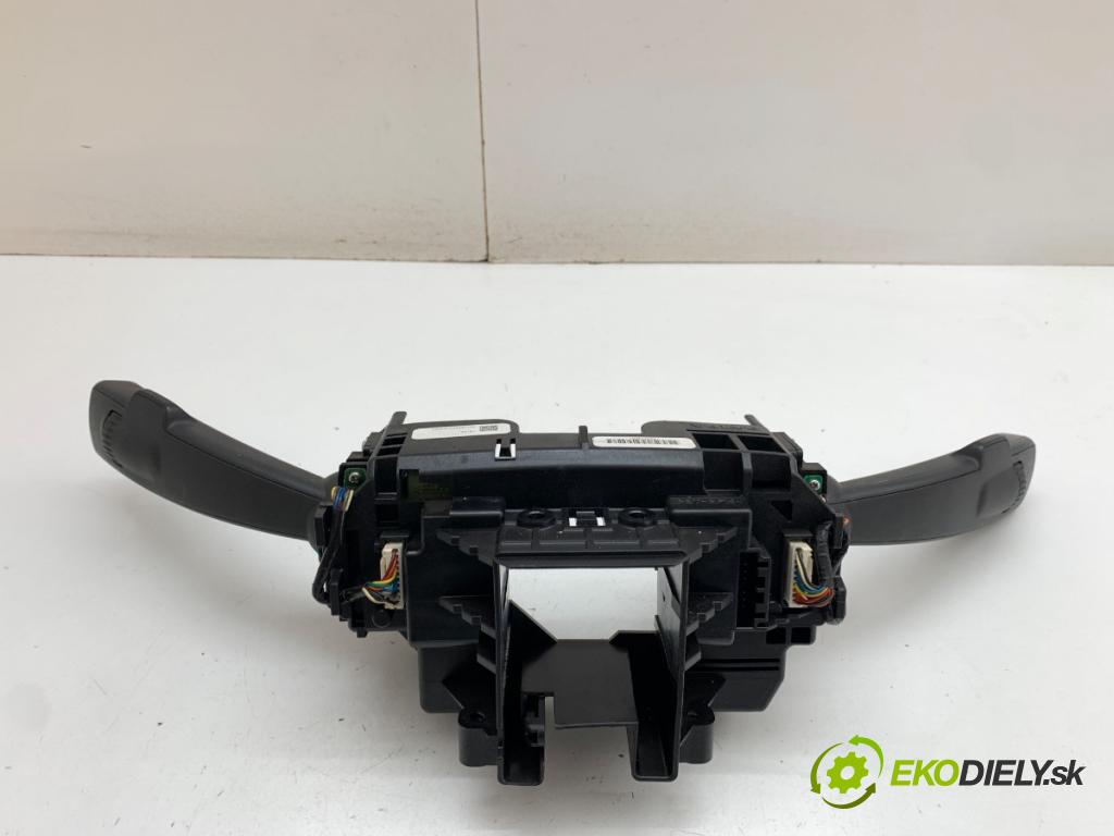 VOLVO V40 liftback 2012 84 kW D2 1560 Prepínač kombinovaný 31327904 (Prepínacie páčky pod volantom)