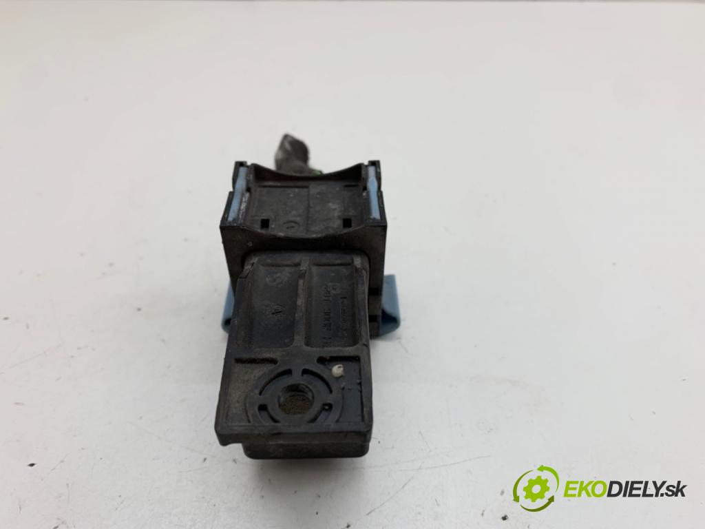 VOLVO V40 liftback 2012 84 kW D2 1560 relé sviečok žhavenia 9666671780 (Relé)