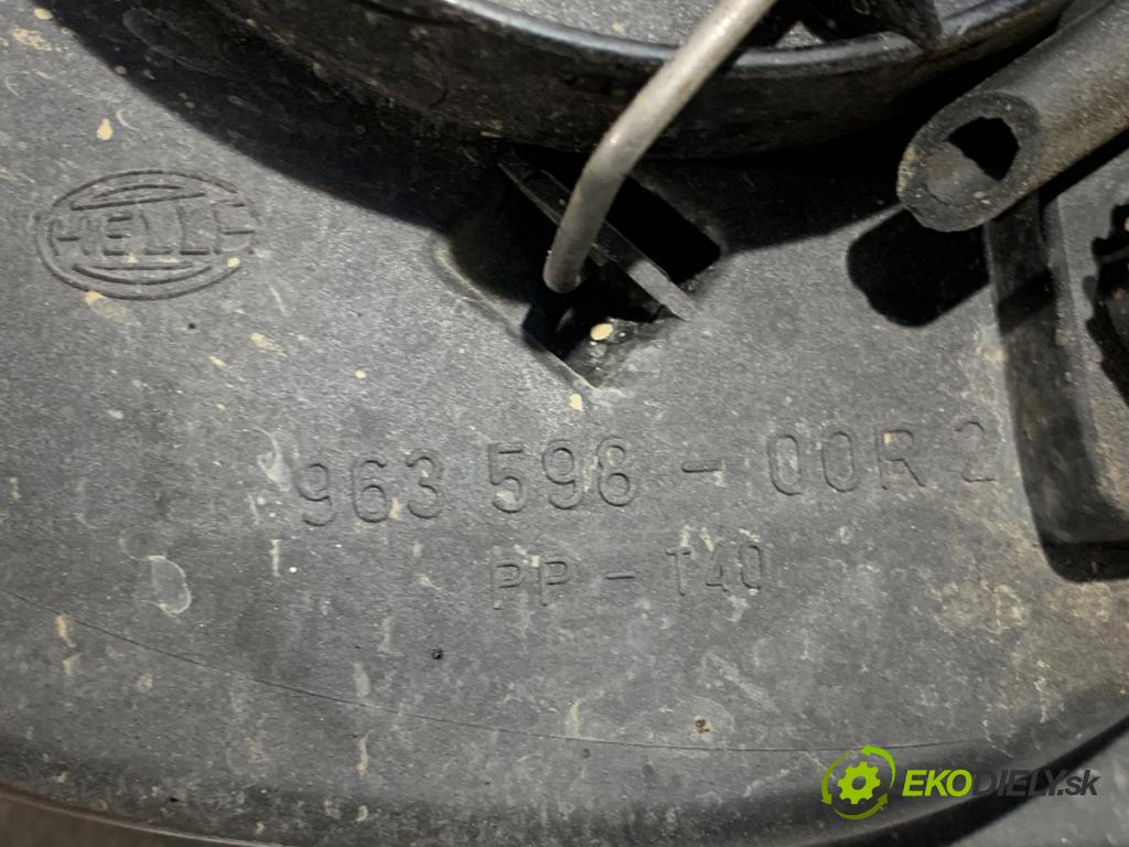 VW BORA I sedan 1999 77 kW 1.6 16V 1598 světlomet pravý přední část