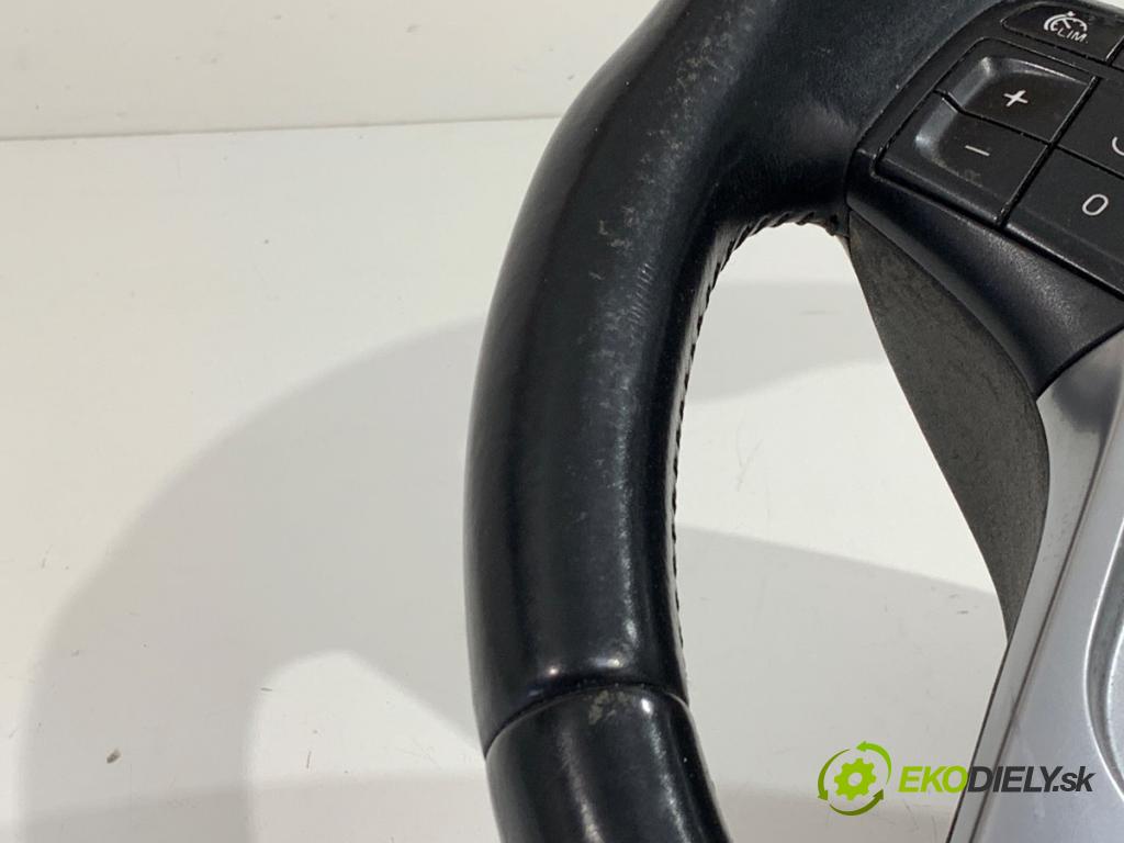 VOLVO V40 liftback 2012 84 kW D2 1560 volant P31250592 (Volant)