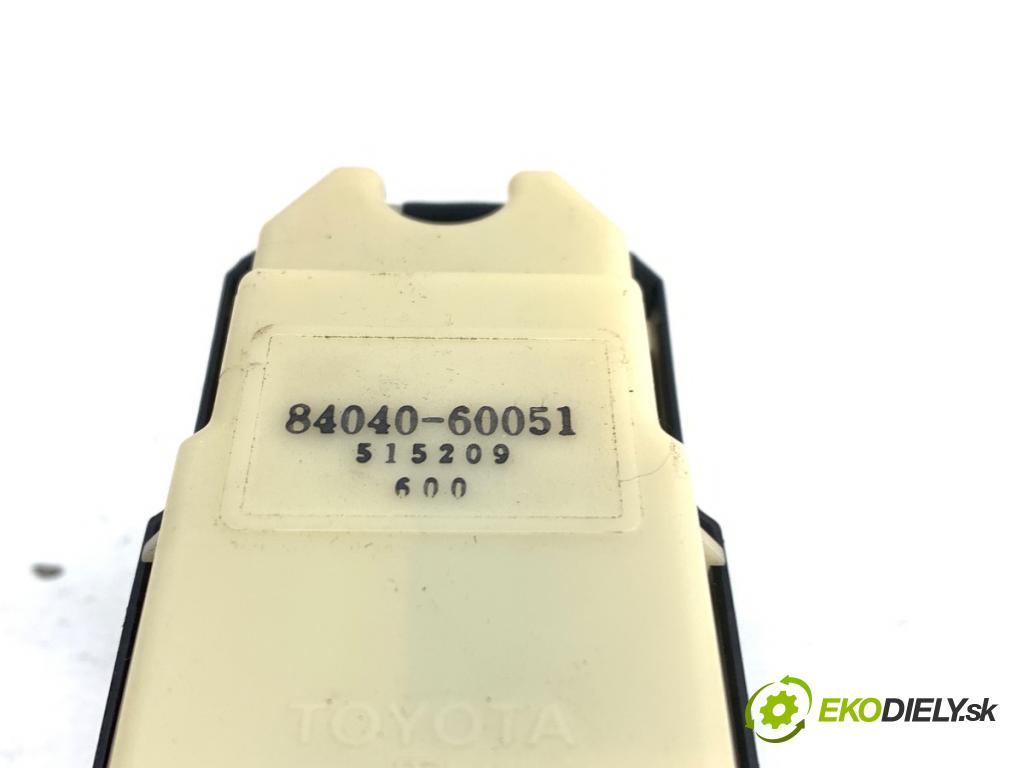 TOYOTA LAND CRUISER J12 samochód terenowy zamknięty 2005 120 kW 3.0 D-4D (KDJ120, KDJ125) 2982 Prepínač okien 84040-60051 (Prepínacie páčky pod volantom)