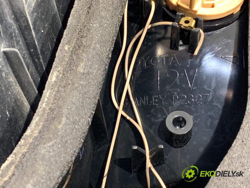 TOYOTA LAND CRUISER J12 samochód terenowy zamknięty 2005 120 kW 3.0 D-4D (KDJ120, KDJ125) 2982 světlo pravý zadní část