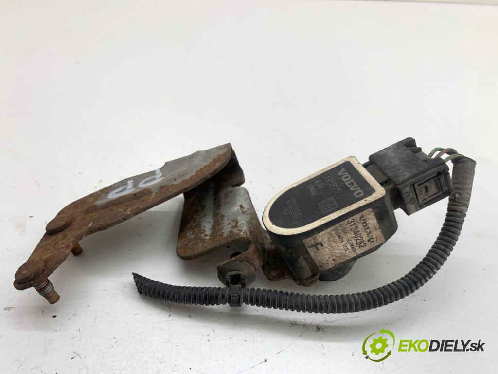VOLVO V40 liftback 2012 84 kW D2 1560 snímač ÚROVEŇ: XENON pravý přední část 31340262