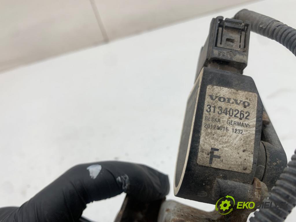 VOLVO V40 liftback 2012 84 kW D2 1560 snímač ÚROVEŇ: XENON pravý přední část 31340262