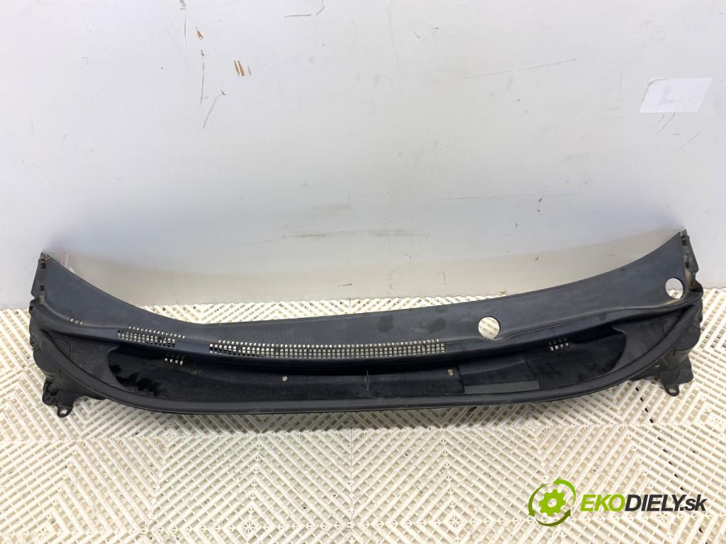 KIA RIO III liftback 2012 80 kW 1.4 CVVT 1396 Torpédo, plast pod čelné okno  (Torpédo (plast pod čelným sklom))