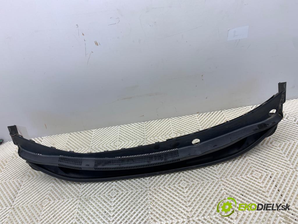 KIA RIO III liftback 2012 80 kW 1.4 CVVT 1396 Torpédo, plast pod čelné okno  (Torpédo (plast pod čelným sklom))