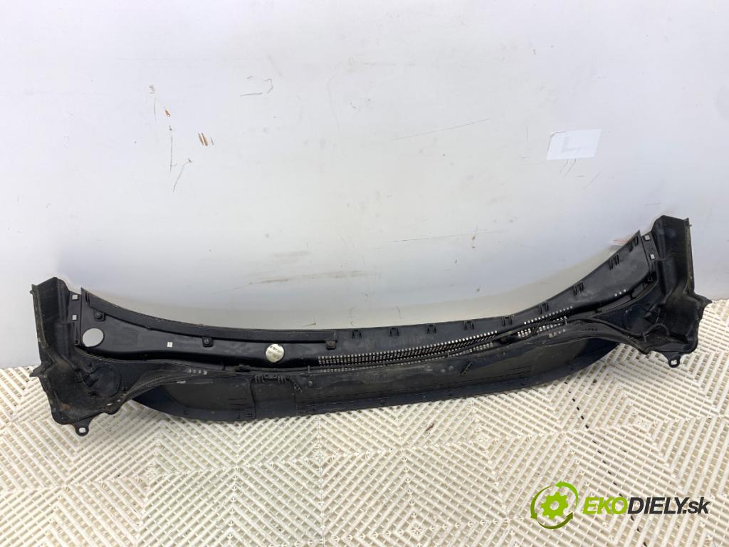 KIA RIO III liftback 2012 80 kW 1.4 CVVT 1396 Torpédo, plast pod čelné okno  (Torpédo (plast pod čelným sklom))