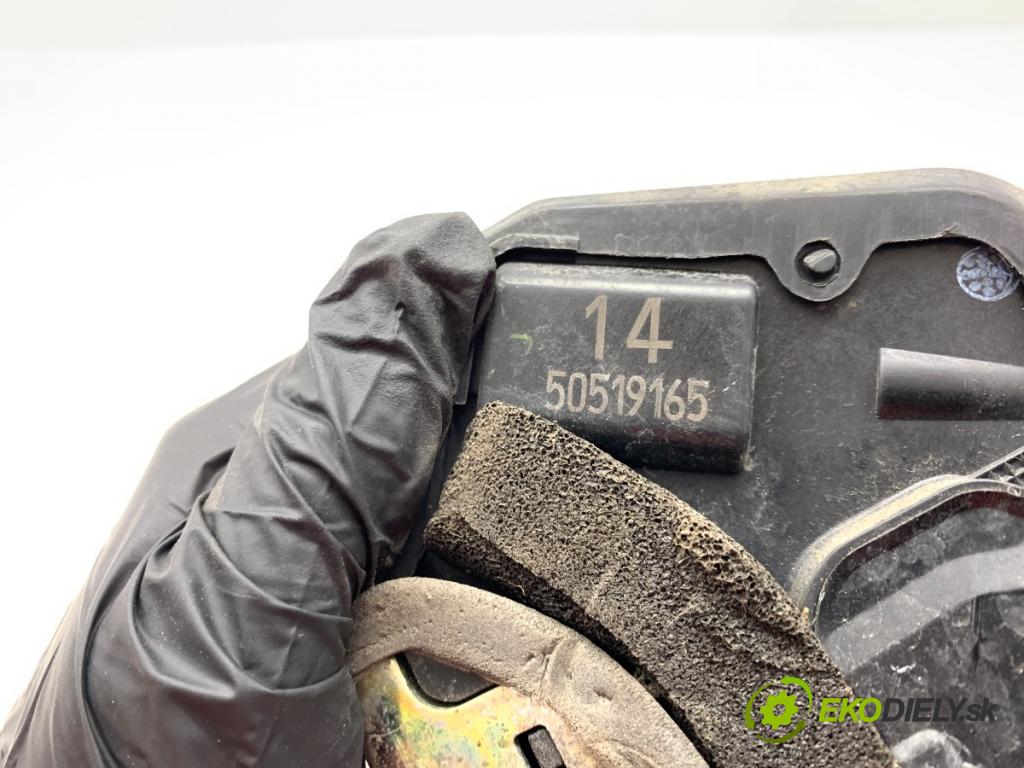 TOYOTA LAND CRUISER J12 samochód terenowy zamknięty 2005 120 kW 3.0 D-4D (KDJ120, KDJ125) 2982 zámok dveře levý zadní část