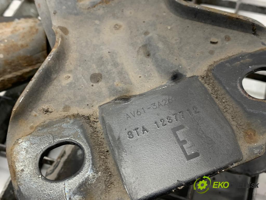 VOLVO V40 liftback 2012 84 kW D2 1560 Rameno pravy predný