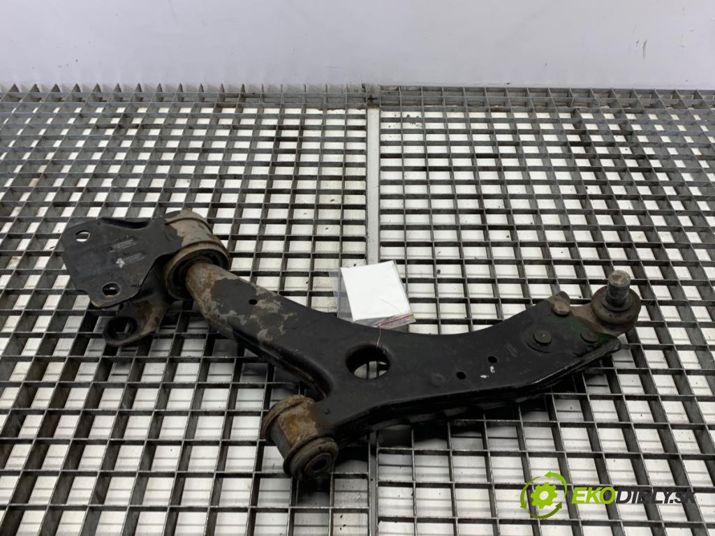 VOLVO V40 liftback 2012 84 kW D2 1560 Rameno ľavy predný 