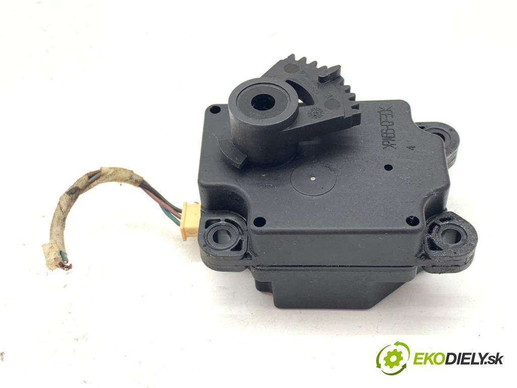 VOLVO V40 liftback 2012 84 kW D2 1560 motor topení 4N5H-19E616-BA